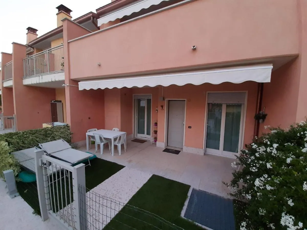 Nuova Casa Al Lago Con Piscina Apartment Desenzano del Garda Italy