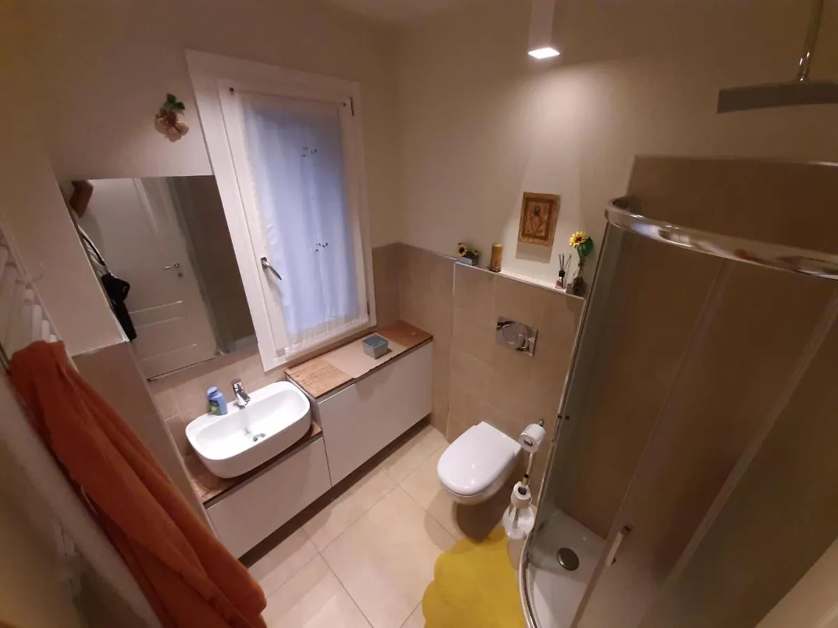 Nuova Casa Al Lago Con Piscina Apartment Desenzano del Garda Italy
