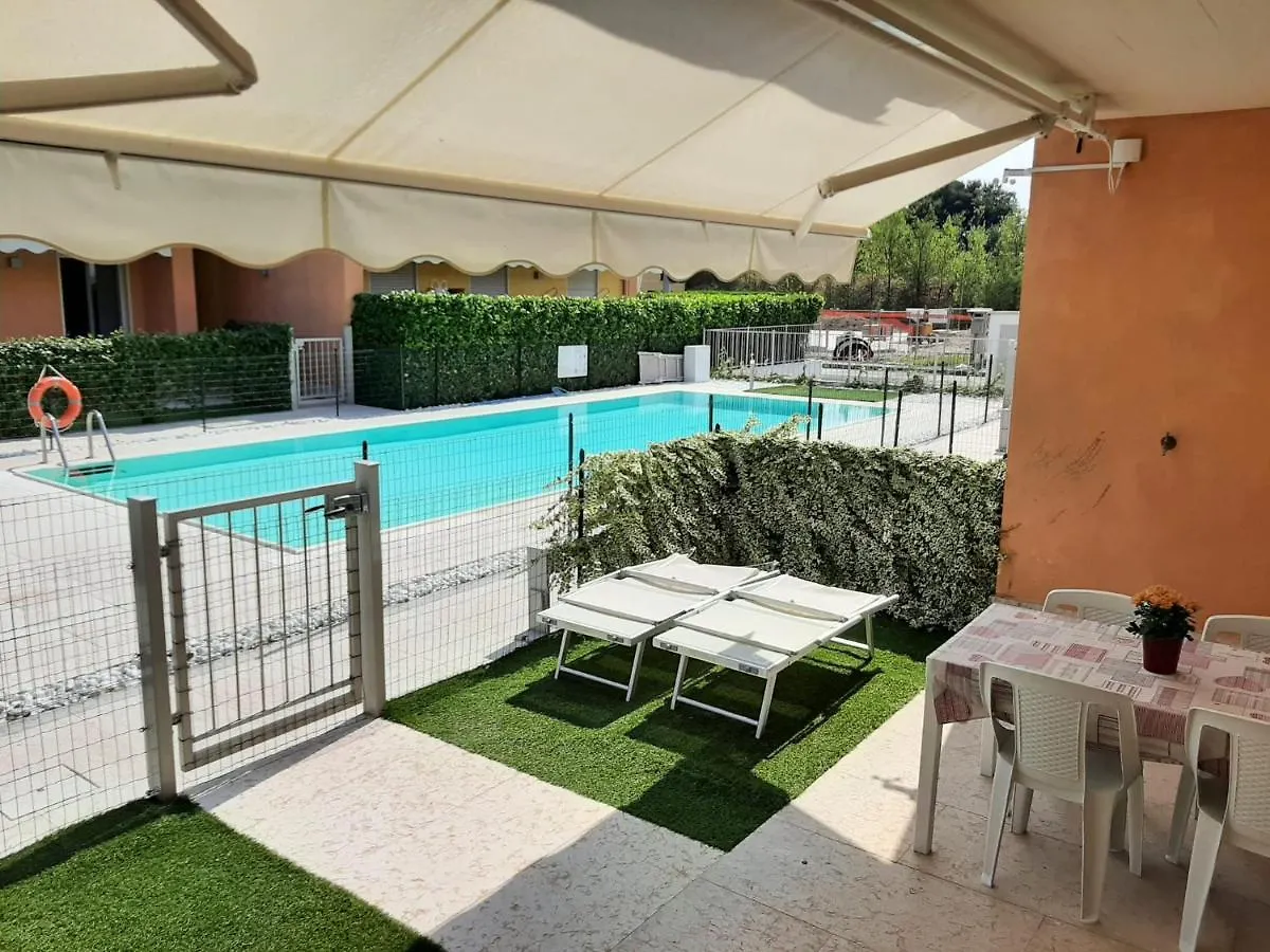 Nuova Casa Al Lago Con Piscina Desenzano del Garda Apartment