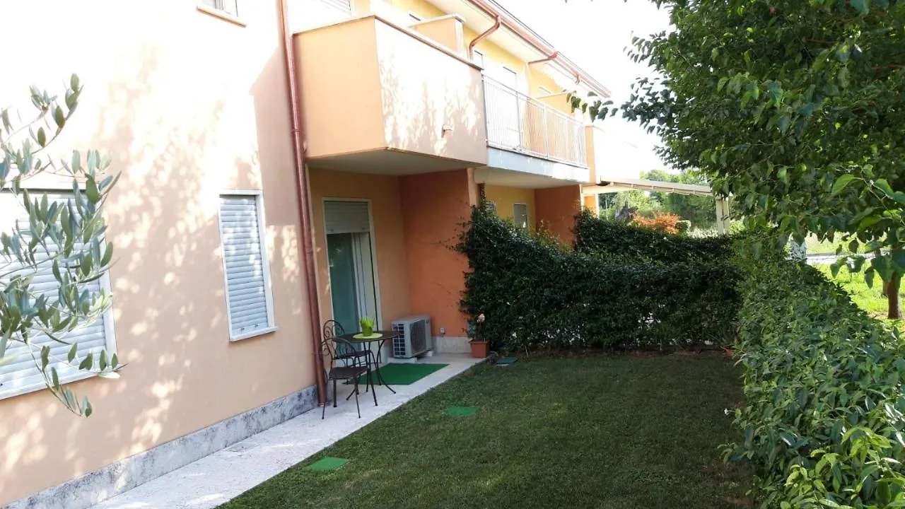 Nuova Casa Al Lago Con Piscina Desenzano del Garda Apartment